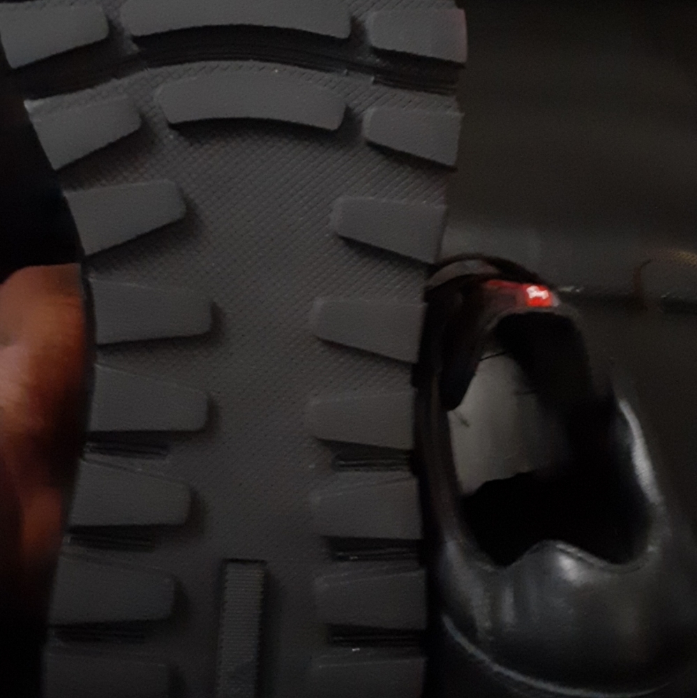 Mens Prada shoes - Picture 2 of 5